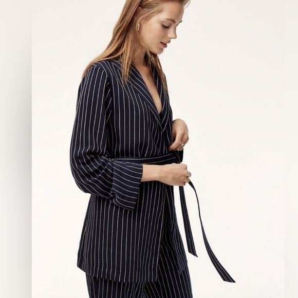 Aritzia Babaton Kahlo Mid Length Blazer Robe Blue Stripe Crepe Fabric Medium - Picture 9 of 17